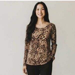 LuLaRoe, LYNNAE Women’s Long Sleeve Leopard Print Top. Medium. Tan, Blk.